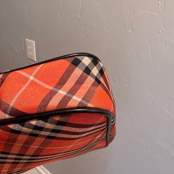 Pre-Loved Authentic Burberry Pochette - Picture 6 of 8
